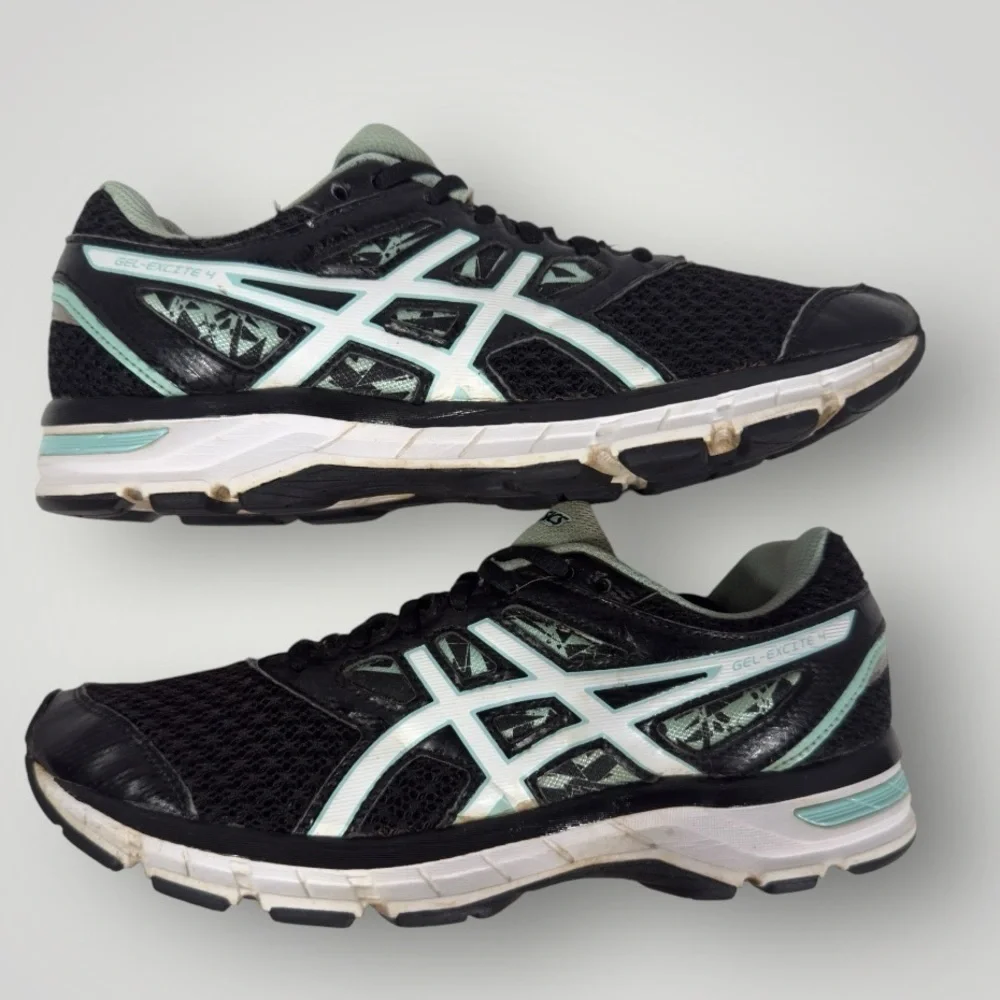 Women’s Asics Gel Excite 4 size 8